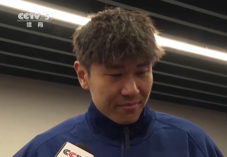 鐵漢柔情！三鎮(zhèn)球員劉奕鳴探望患病小球迷時哽咽